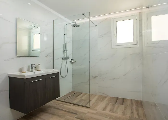 Eden Lily- Luxurious With Sea View